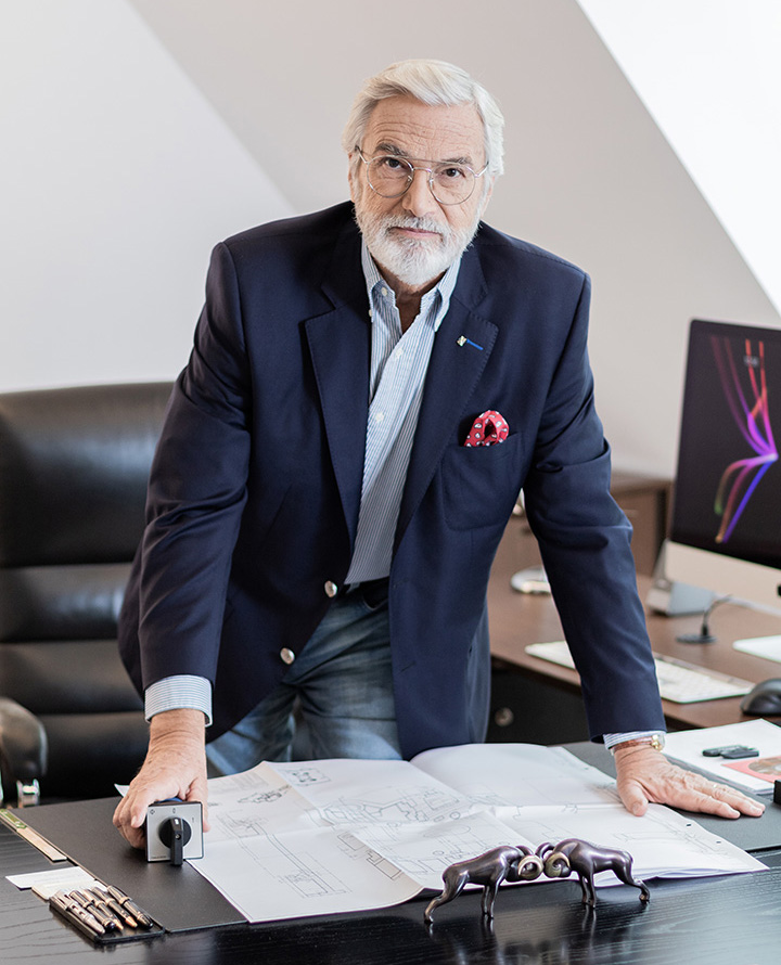 MR. JOACHIM LAURENZ NAIMER, ELNÖKE A KRAUS & NAIMER CSOPORTNAK
